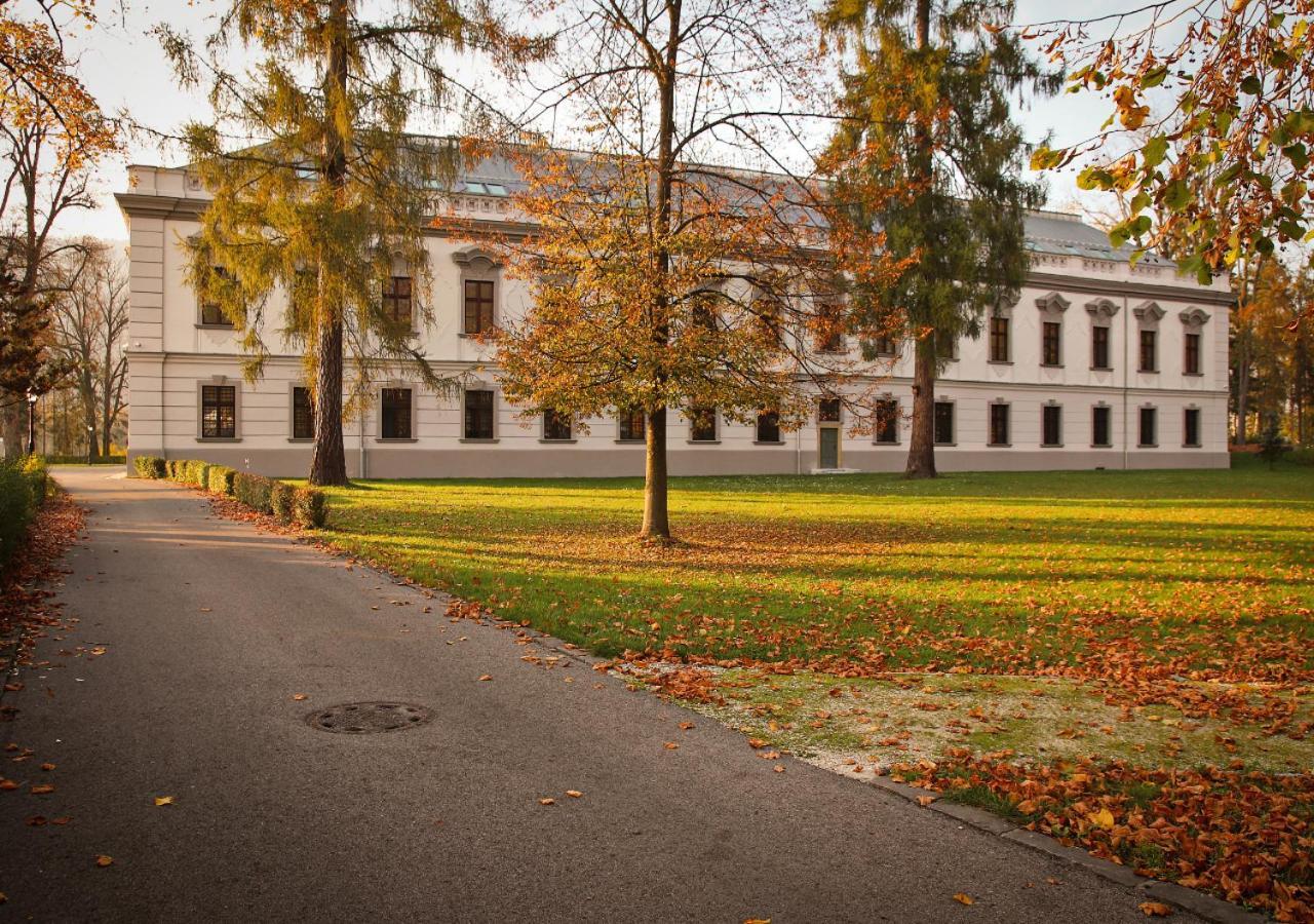 Hotel Gino Park Palace Považská Bystrica Exteriör bild