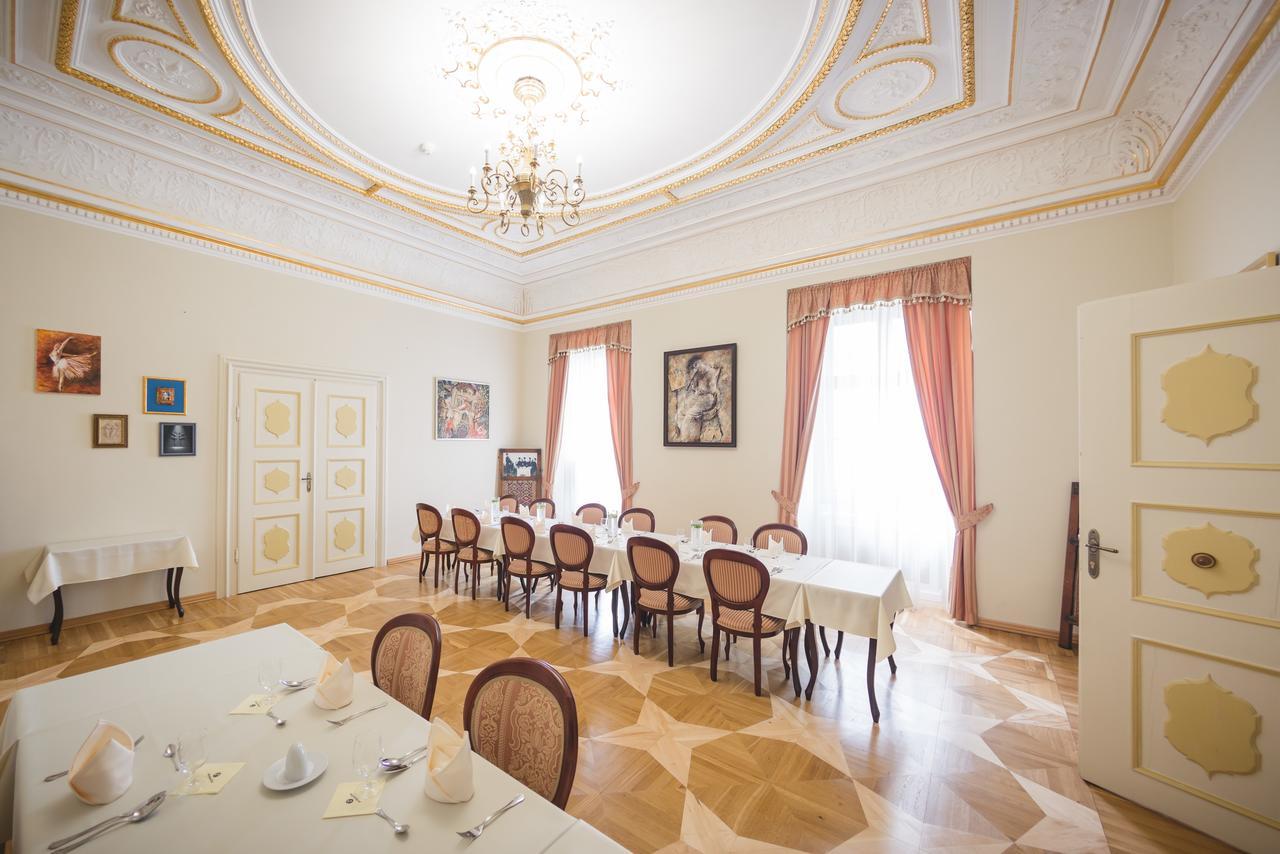 Hotel Gino Park Palace Považská Bystrica Exteriör bild