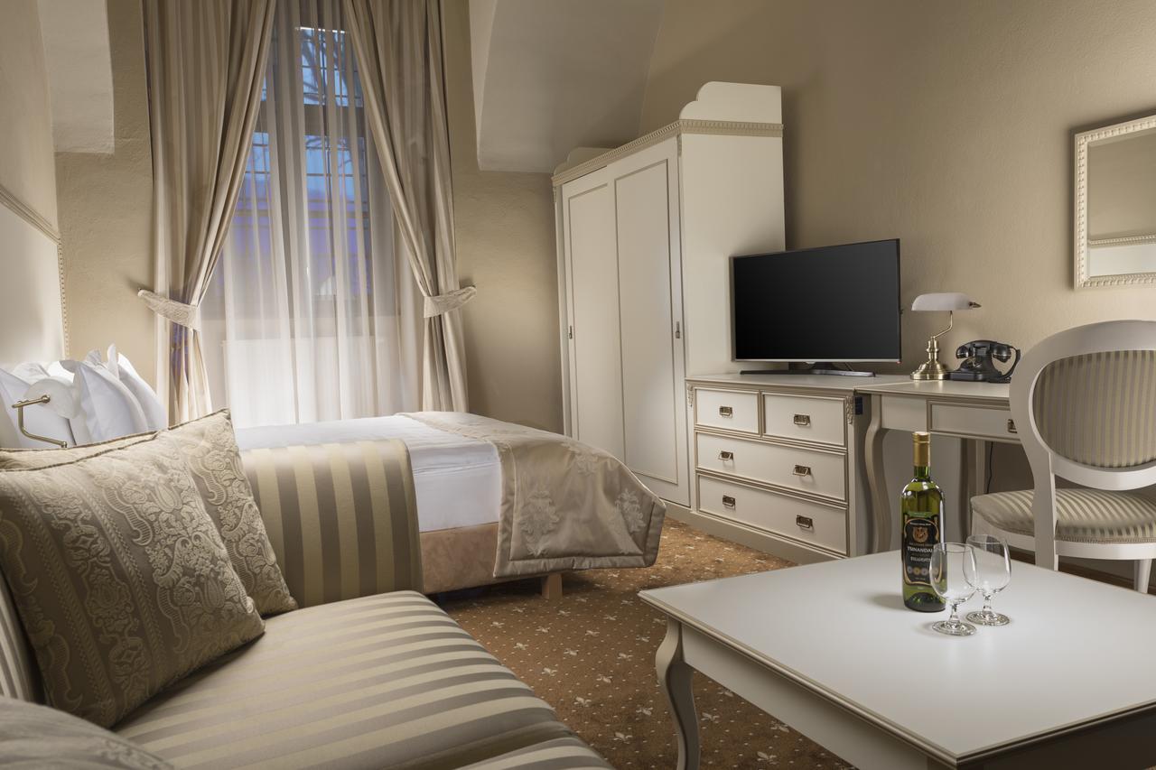 Hotel Gino Park Palace Považská Bystrica Exteriör bild